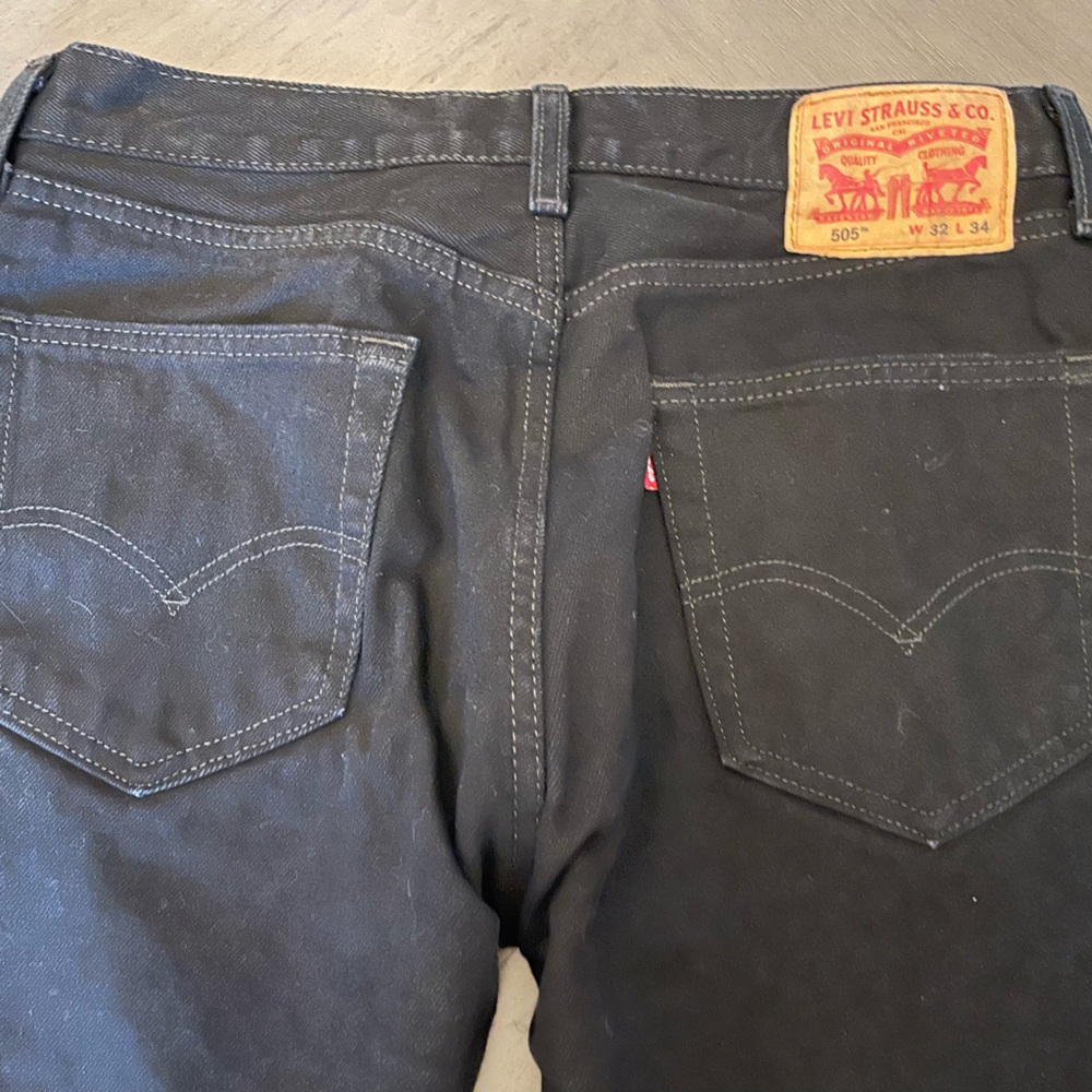 Black Levi’s 505 32x34